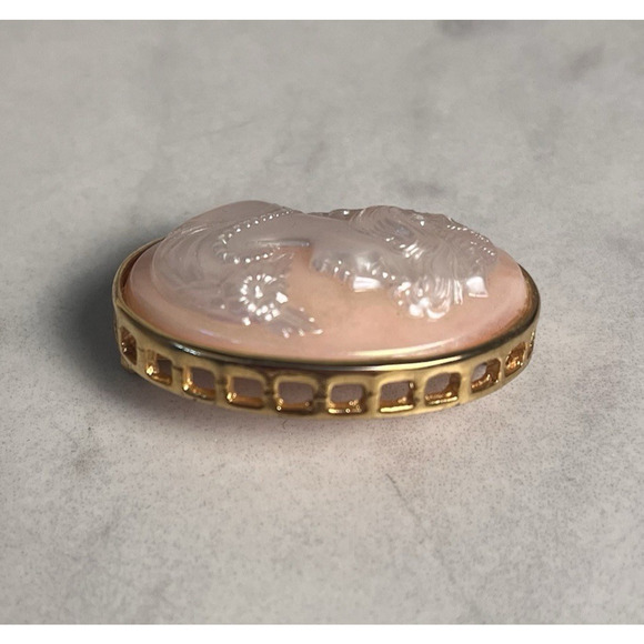 Victorian Woman Cameo Brooch Gold Tone Oval Pin Peach White Bust Right Facing - Picture 3 of 11